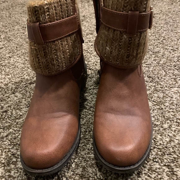Brown knit boots - Picture 2 of 3